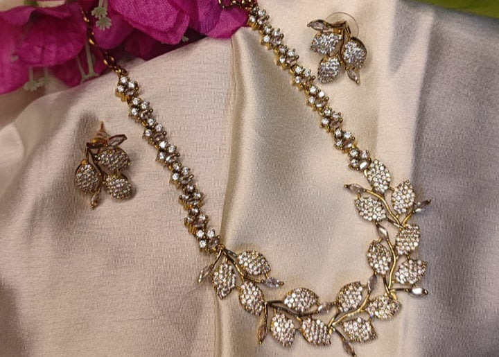 AD white Necklace