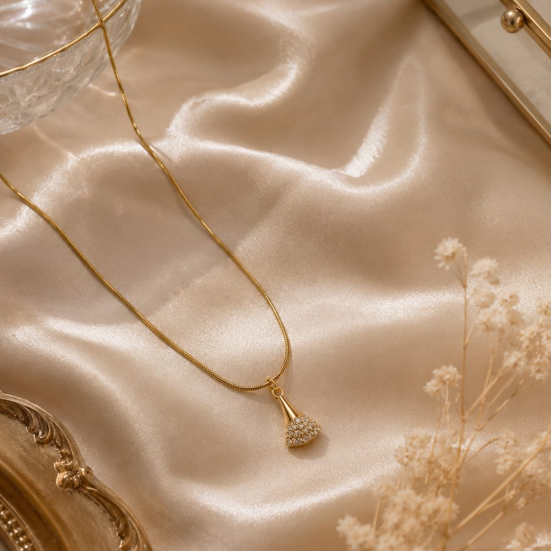 Luna Drop Pendant chain